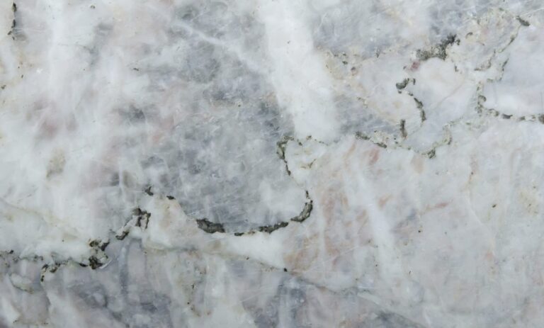 Cómo Arreglar Grietas y Desgastes en Superficies de Mármol en Muebles Antiguos