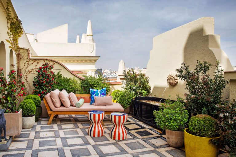 Decoración de Jardines y Terrazas con Muebles Vintage: Espacios al Aire Libre con Encanto