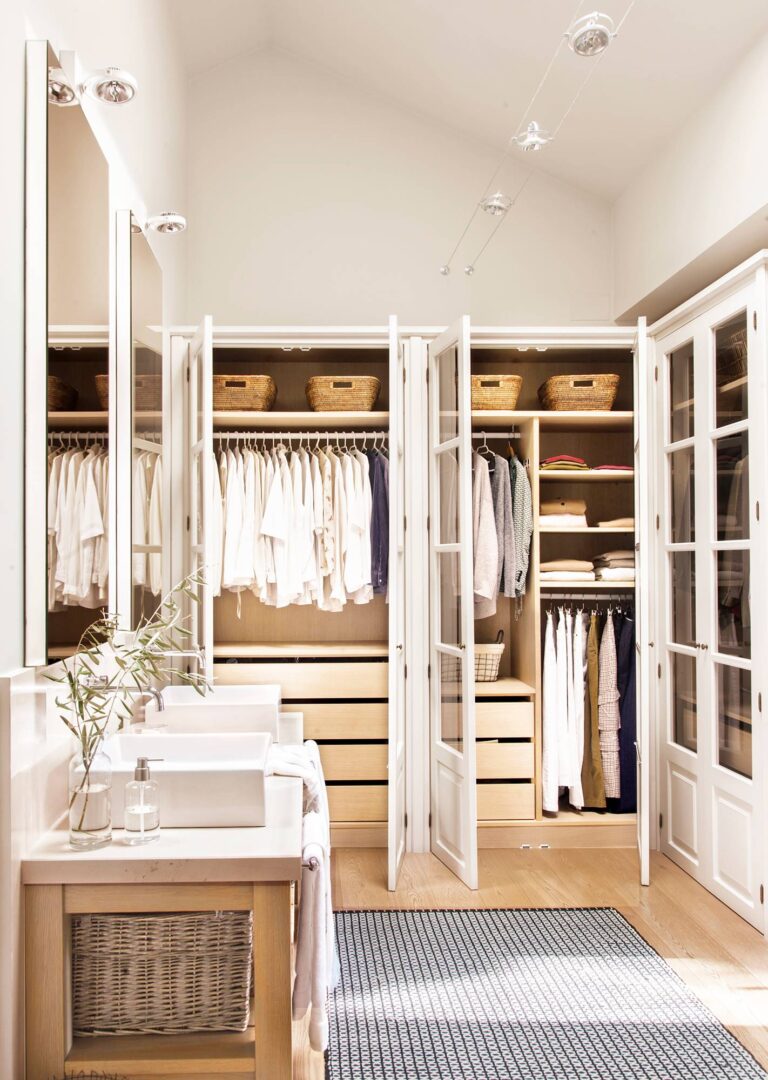 Diseña un Vestidor Vintage: Almacenamiento con Elegancia Clásica