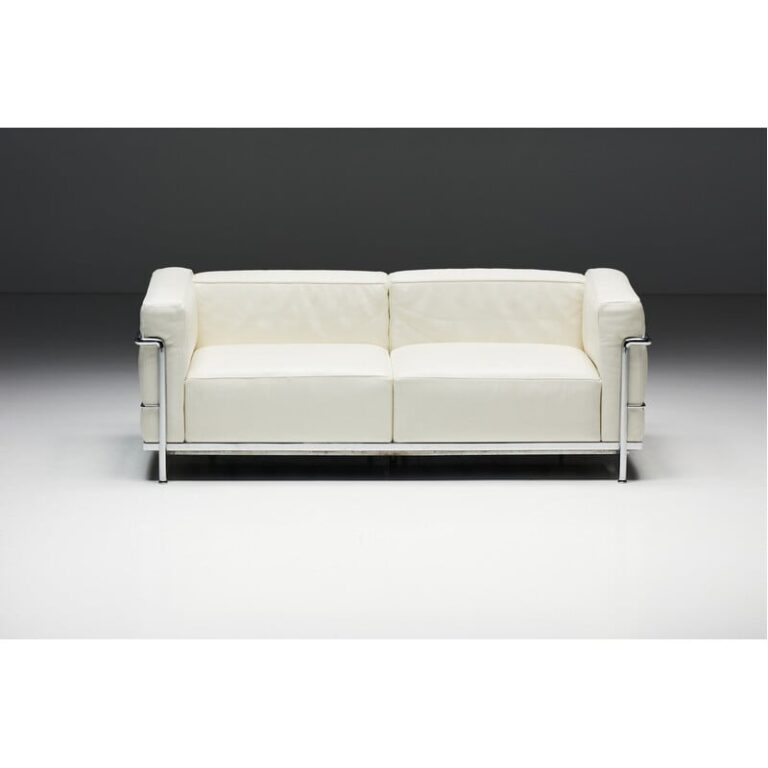 El Sofá LC3 de Le Corbusier: Elegancia y Funcionalidad en el Mueble Vintage