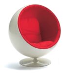 La Silla Ball de Eero Aarnio: Diseño Lúdico y Futurista en el Mueble Vintage