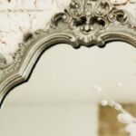 Mantenimiento de Cristales y Espejos en Muebles Antiguos: Limpieza y Protección