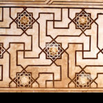 Muebles Vintage en el Arte Islámico: Geometría y Elegancia en el Diseño