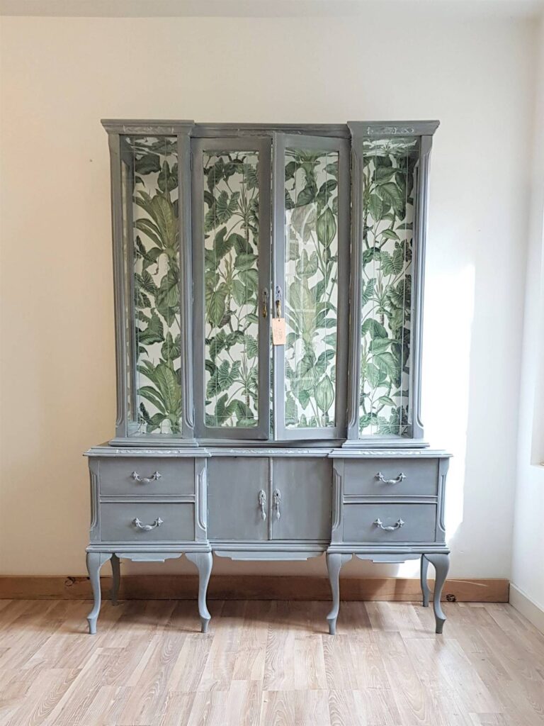 Restauración de Pátinas y Acabados Originales en Muebles Vintage: Conservando la Historia